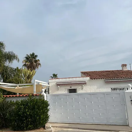 Sunbathing With Private Swimming Pool Villa