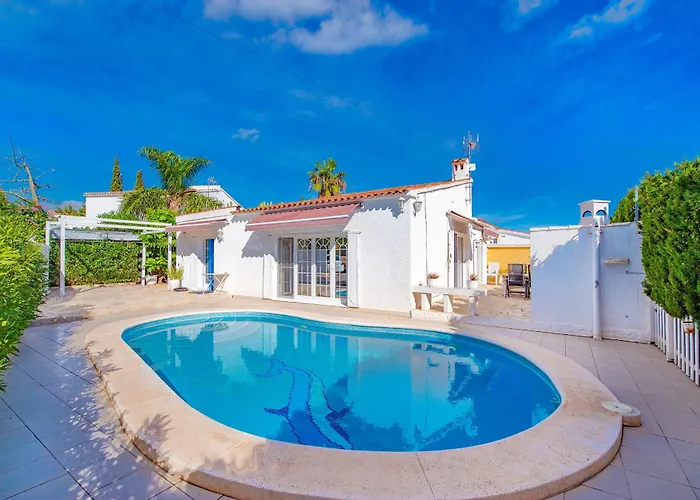 Sunbathing With Private Swimming Pool Villa