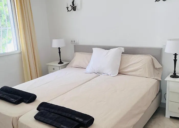 Villa Sunbathing With Private Swimming Pool