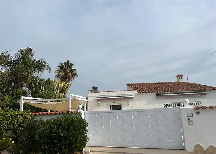 Sunbathing With Private Swimming Pool Villa